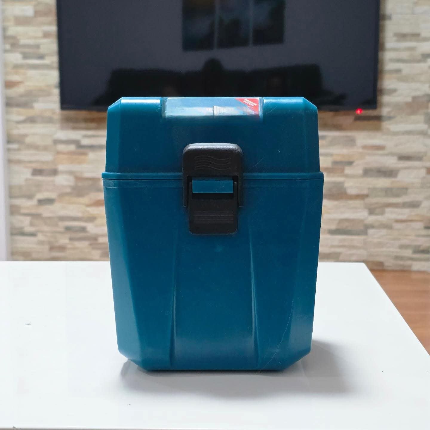 Višelinijski laser za nivelisanje sa ukrštenim linijama