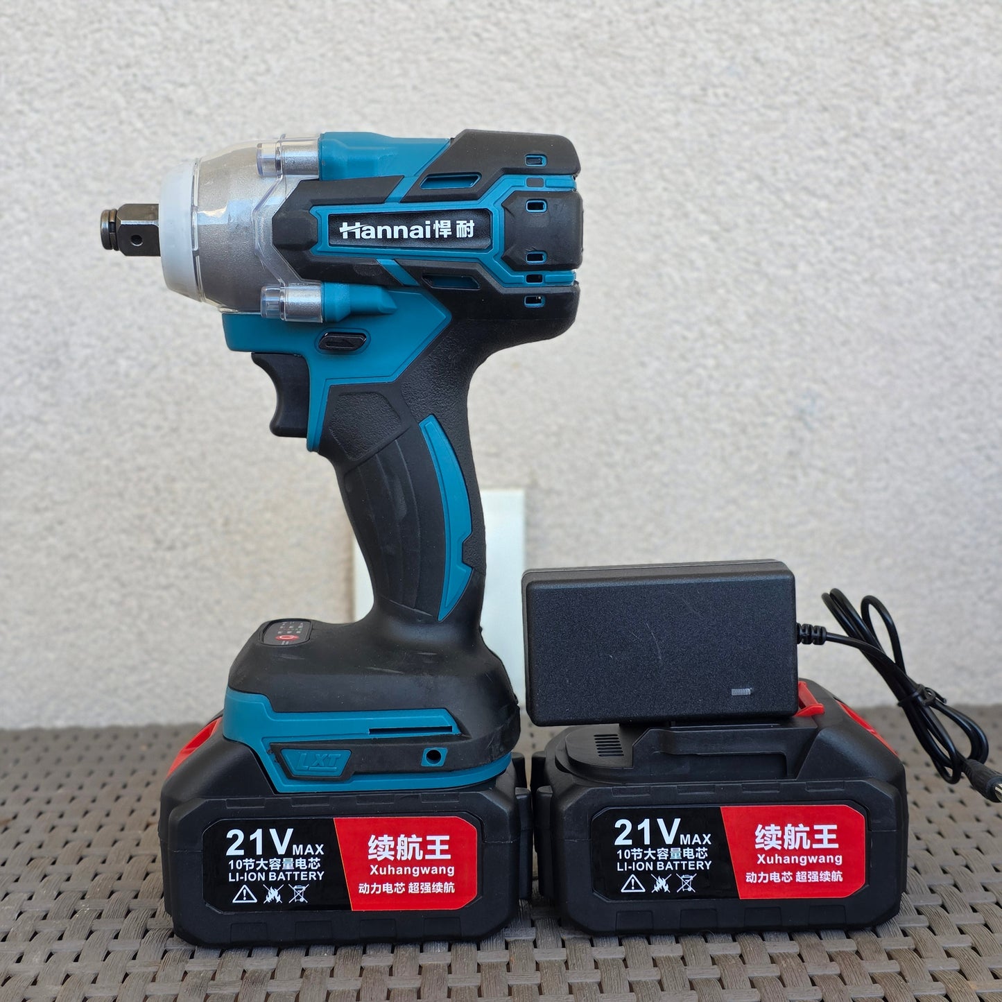 Aku udarni odvijač 21V sa dvije baterije