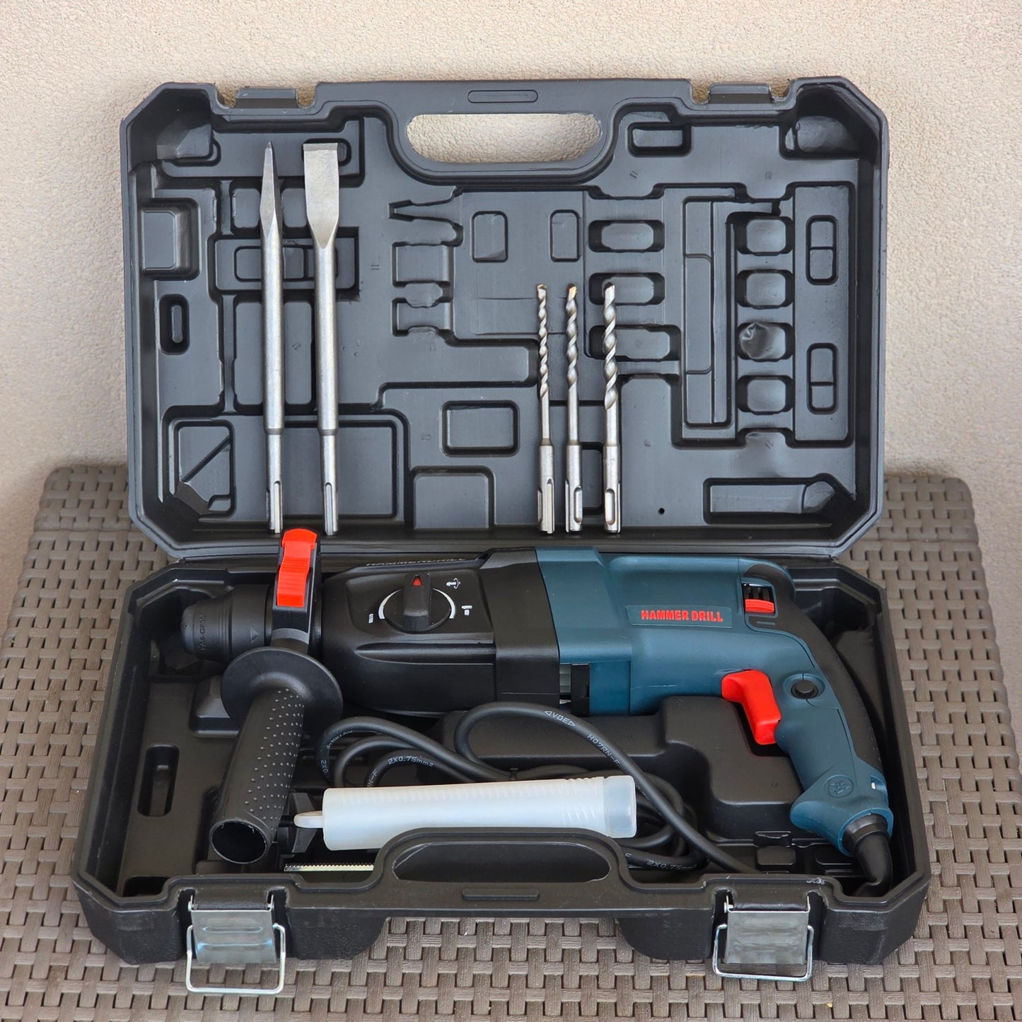 Električna udarna bušilica ( hilti) 850 W (26mm-28mm)